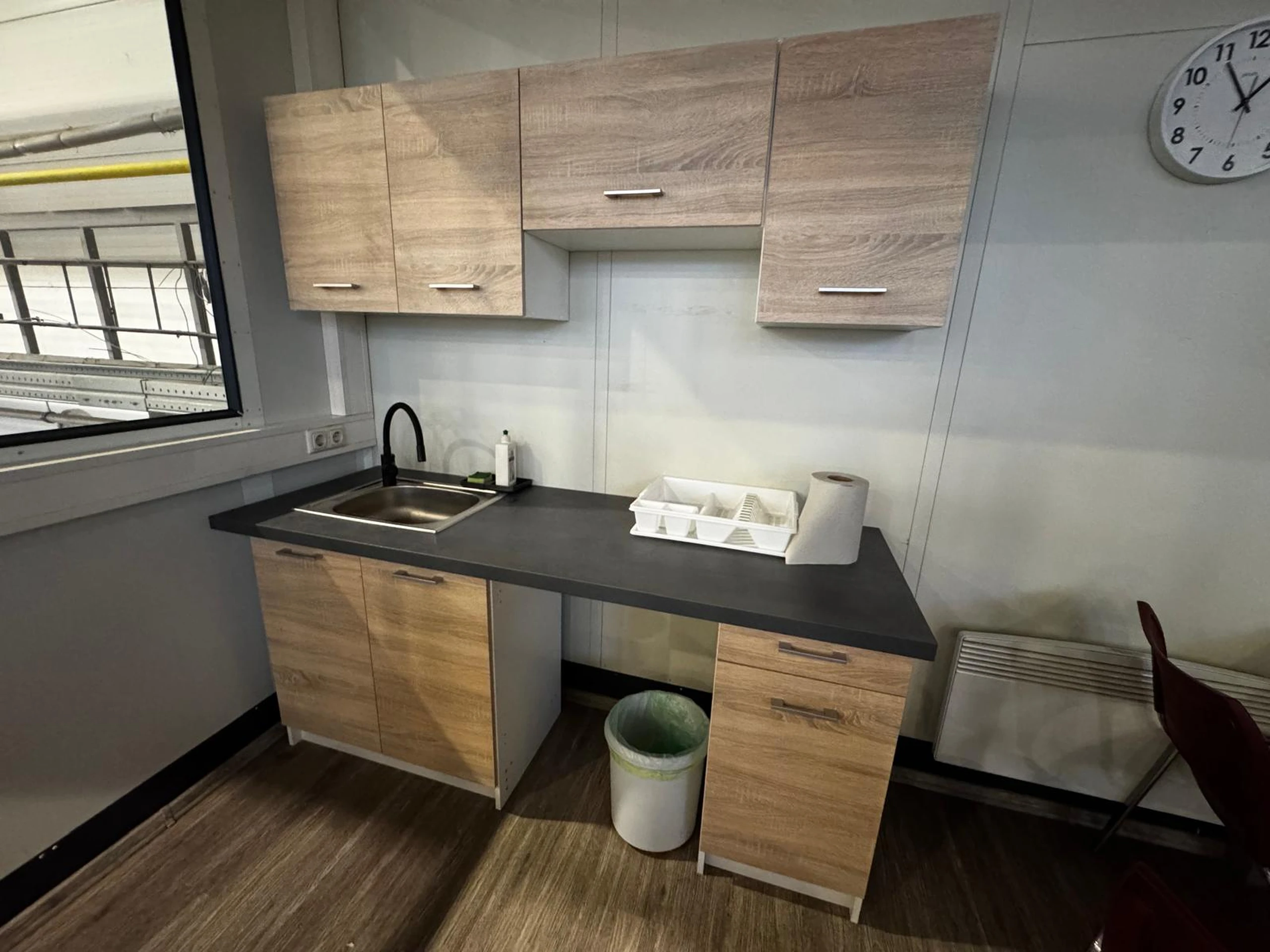 Tomáš Petrák Facility - instalace kuchyně