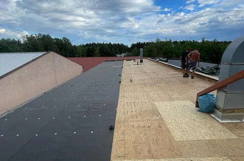 Tomáš Petrák Facility oprava střechy 2